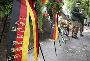 Thousands mourn Love Parade victims in Germany