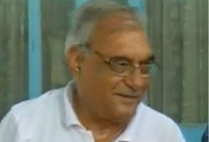 Shoe hurled at Haryana CM Hooda during rally