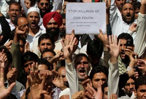 Facebook, YouTube used as weapons in Kashmir fight
