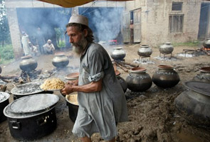 Hard-line Islam fills void in Pakistan's flood response