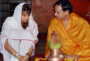 Shashi Tharoor, Sunanda Pushkar offer prayers at Shirdi Sai Baba temple