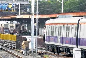 Mumbai railway guard dozes off, delays train