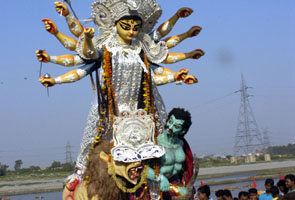 Kolkata: Behind Durga puja idols and decor, the Mamata hand!