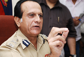 Firing on tourists: Kalmadi discusses security with Dadwal