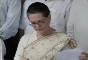 Sonia deliberates on new Maharashtra Congress chief