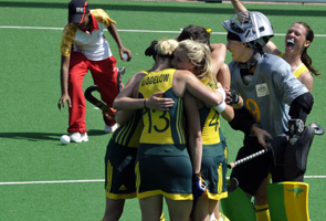 Australia stun England to reach hockey final