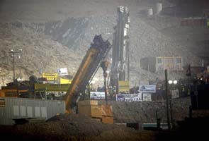 First ray of light reaches trapped Chile miners