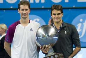 Federer wins Stockholm to set another title record