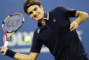 Federer fights into Stockholm semis 