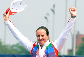 England's Nicky Hunt wins compound archery gold