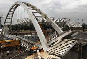 CWG foot over-bridge collapse: Probe panel blames PWD, contractor