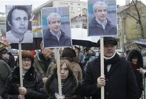 Dozens rally in Moscow to back beaten journalists