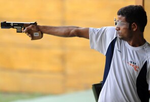 Vijay Kumar wins bronze in 10m Air Pistol Vijay Kumar wins bronze in 10m Air Pistol