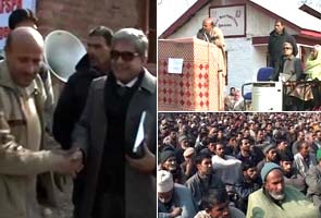 In Kashmir, hundreds take pledge against stone-throwing
