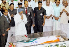 PM, others pay respects to Karunakaran