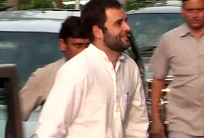 Through car window, he shook hands with Rahul