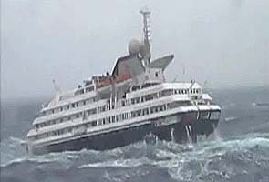 Ship pitching in high seas after losing an engine