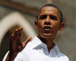 Obama hails US-Russia nuclear treaty