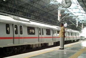 300 Delhi Metro passengers were stuck in tunnel 300 Delhi Metro passengers were stuck in tunnel