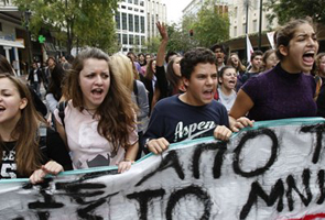 Students protest in Rome, London; oppose reform bill