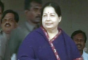 Jayalalithaa appeals to Naidu to give up fast