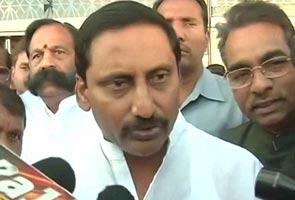 With Telangana fast, Congress leaders defy Chief Minister