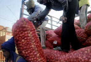 Emergency steps to battle onion prices