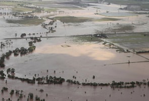 Australia flood warnings spread, Brisbane mops up