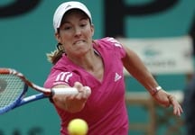 Odds-defying Henin gives injury the elbow