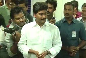 Jaganmohan Reddy brings his water war to Delhi, fasts at Jantar Mantar