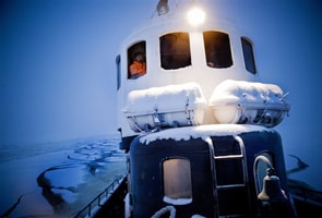 500 sailors trapped on ships in snow