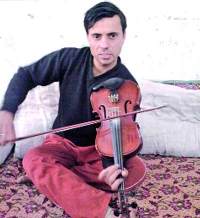 Delhi man sets record of playing the violin non-stop for 50 hours