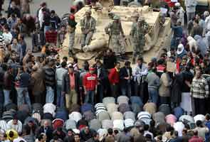 Egypt crisis: Army says it won't use force on protesters