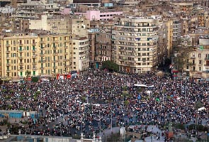 Egyptian army says it will not fire on protesters