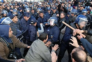 Police halt unrest in Algeria, arrest 400 protesters