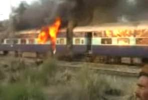 15 young men riding on train roofs die