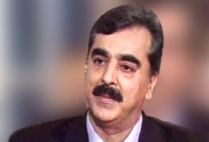 Gilani dissolves Pakistan cabinet, will downsize it to cut down on spending 