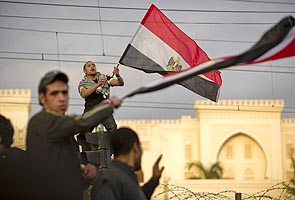 Mubarak quits, protesters celebrate at Tahrir Square