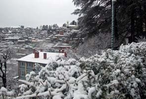 Heavy snowfall, rain bring temperature down in North India