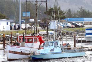 Tsunami swamps Hawaii shores, damages California bays