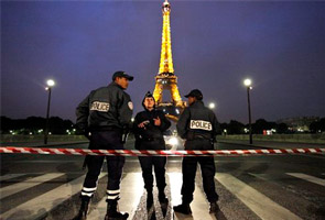 Eiffel Tower evacuated after bomb threat