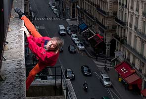 'French spiderman' takes on world's tallest tower