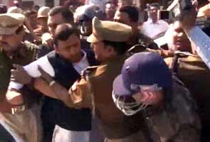 Akhilesh Yadav arrested at airport