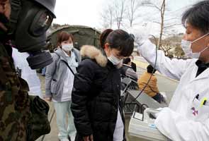 Japan encourages a wider evacuation from reactor area