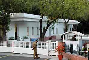 Teen chased by police for clicking PM's residence  