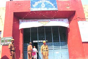 Tihar inmates slash each other with surgical blades inside jail van