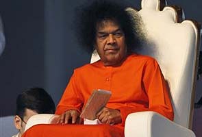 Satya Sai Baba shows signs of recovery: Doctors