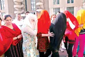 Four Uzbek call girls held