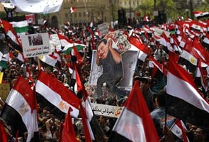 Egypt dissolves Mubarak's former ruling party 