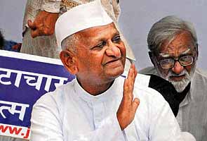 Students rally for Hazare